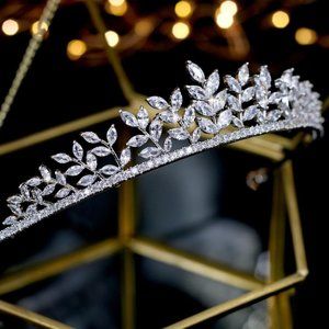 Elegant Cubic Zirconia Tiara, Silver